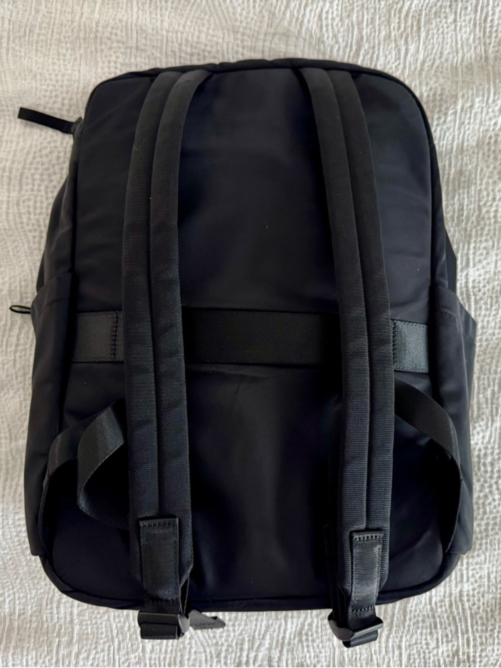 Lululemon Everyday Backpack 2.0 23L - Picture 6 of 12